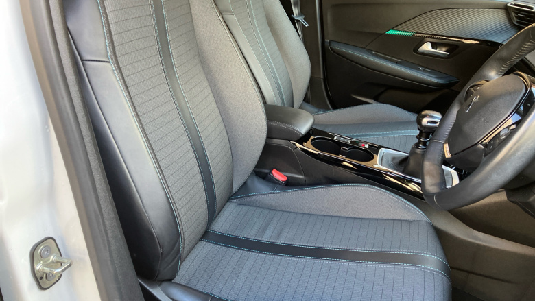 Peugeot 208 1.2 PureTech 100 Allure 5dr Petrol Hatchback